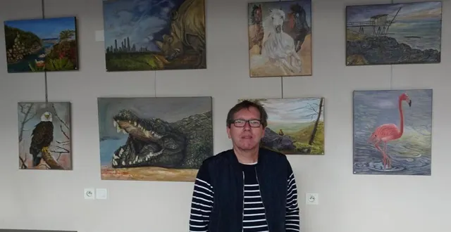 photo  pascal bourgoin peint des tableaux réalistes d’animaux et de paysages?, mettant en valeur la puissance, la beauté, la poésie et l’émotion.  &copy;  ouest-france 