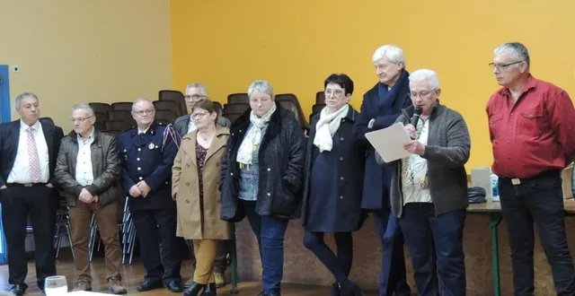 photo  des vœux enfin partagés avec tous les valennois.  &copy;  le maine libre 