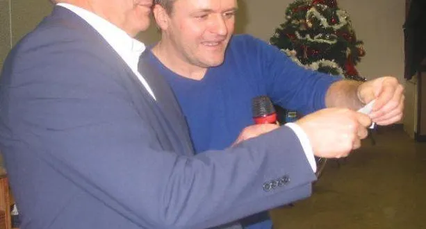 photo  le maire, didier duvaldestin, a tiré le numéro gagnant  du gros lot.  &copy;  ouest-france 