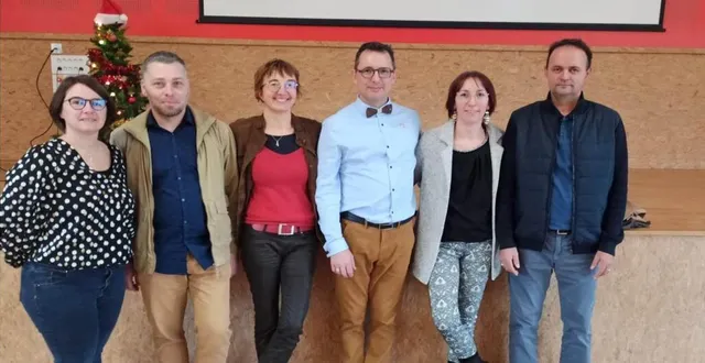 photo  les membres du conseil municipal d’arthezé, avec le maire sylvain poirrier.  &copy;  le maine libre 