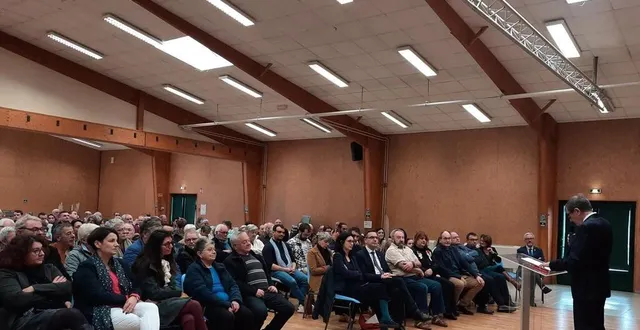 photo  plus de 250 personnes ont écouté le bilan 2022 fait par le maire.  &copy;  ouest-france 