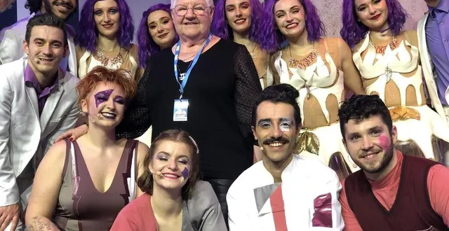 photo  le mans, samedi 7 janvier 2023. françoise au milieu des jeunes artistes lors de la première du spectacle « imagine ».  &copy;  le maine libre 