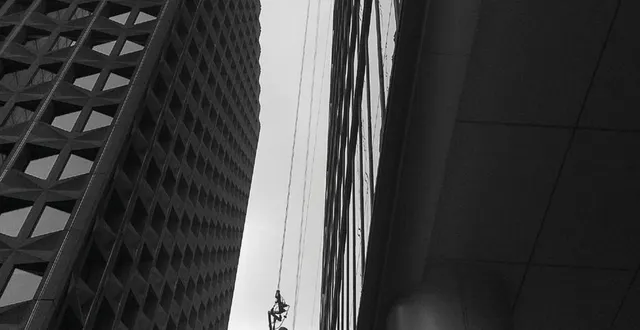 photo  la défense a été source d’inspiration d’anne cussinet pendant les années où elle y travaillait.  &copy;  anne cussinet 