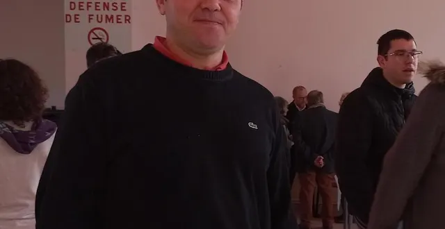 photo  aurélien hérisson, adjoint en charge de l’animation et de la communication, a eu l’idée de transformer « le relais de la forêt » en studios.  &copy;  le maine libre 