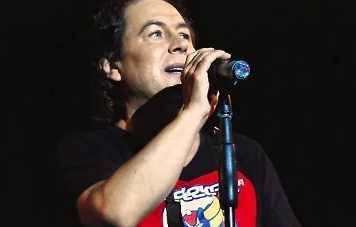 photo  bernard minet a notamment interprété les génériques français des « chevaliers du zodiaque » ou encore de « dragon ball ».  &copy;  collection personnelle 