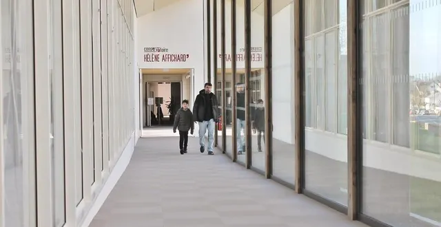 photo  une longue galerie de baies vitrées longeant la médiathèque mène vers le conservatoire hélène-affichard.  &copy;  ouest-france 