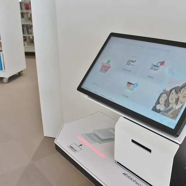 photo dans la médiathèque, des bornes modernes permettent d’emprunter et de rendre des ouvrages.  ©  ouest-france