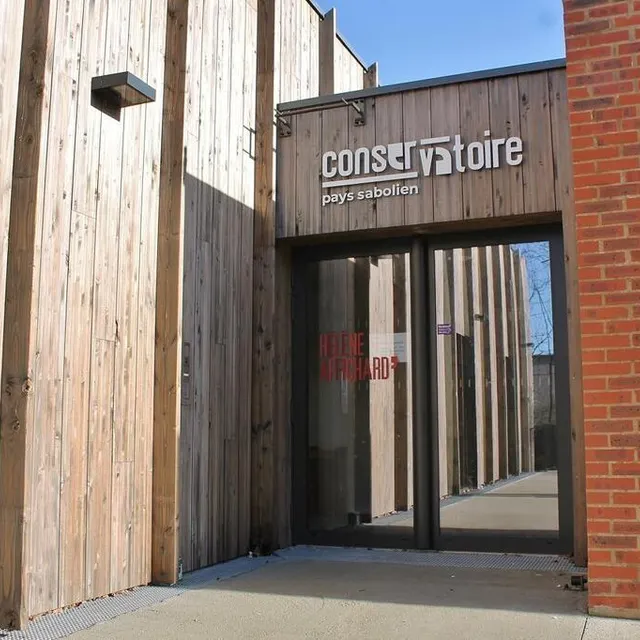 photo il est aussi possible d’accéder au conservatoire hélène-affichard côté du lycée raphaël-élizé.  ©  ouest-france