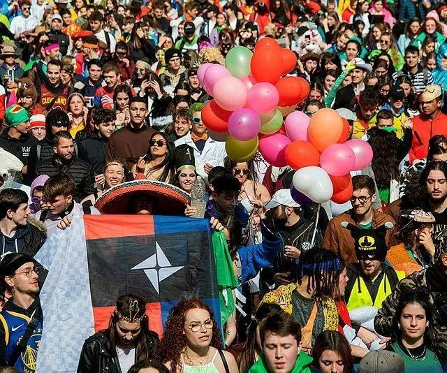 photo la version 2022 du carnaval étudiants de caen avait réuni 34 000 participants.  ©  martin roche/ouest-france