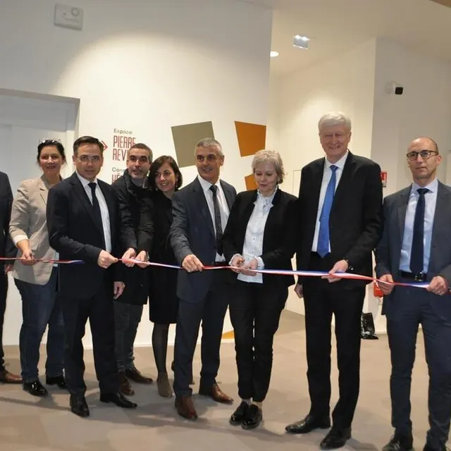 photo l’inauguration officielle de l’apostrophe s’est déroulée le vendredi 13 janvier 2023 en présence de nombreux élus, de la sous-préfète véronique ortet et des architectes.  ©  le maine libre