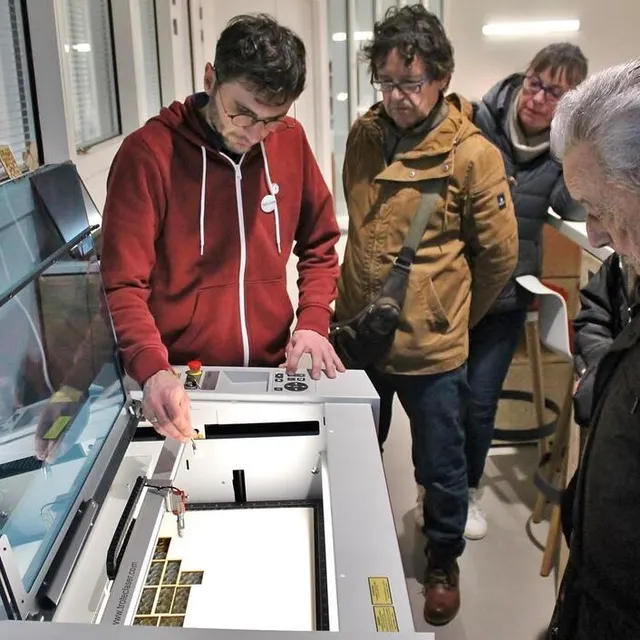photo la découpe laser du fablab a suscité l’intérêt des visiteurs.  ©  ouest-france