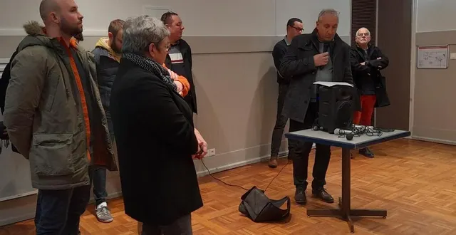 photo  le maire francis cosnet, entouré des élus du conseil municipal, a retracé l’année 2022.  &copy;  le maine libre 