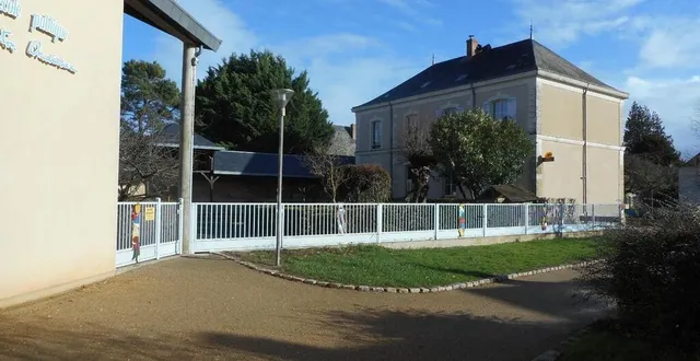photo  le réseau de chaleur des bâtiments communaux, comme l’école publique de bazouges-cré-sur-loir, va être rénové.  &copy;  ouest-france 