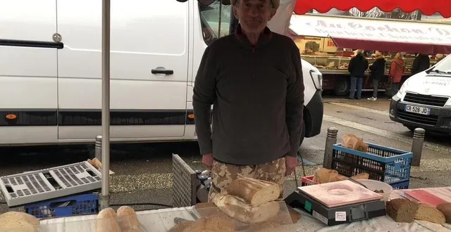 photo  patrick bour, boulanger de 67 ans, ne fait plus que le marché d’argentan.  &copy;  ouest-france 