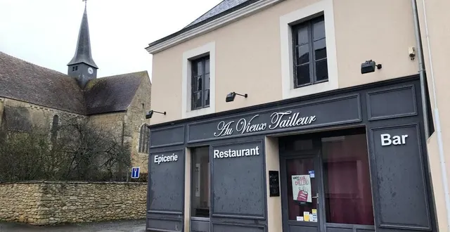 photo  christian chotard, le maire de pirmil, compte bien voir le commerce au vieux tailleur revivre dans le courant de l’année 2023.  &copy;  ouest-france 