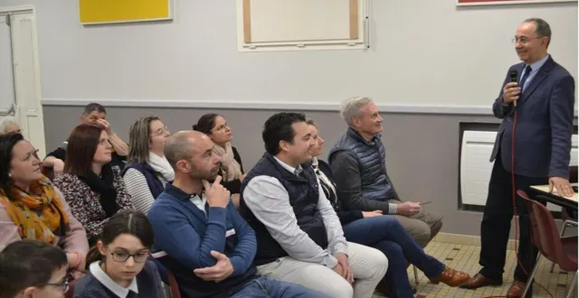 photo  les habitants de notre-dame-du-pé se sont réjouis de l’arrivée prochaine de nouveaux équipements dans le village.  &copy;  le maine libre 