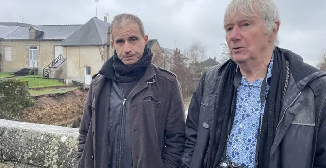 photo  laurent guellaz, propriétaire du terrain en bord de berge, a appris par laurent bousquet, architecte expert, que l’accès à ses logements serait condamné.  &copy;  ouest-france 