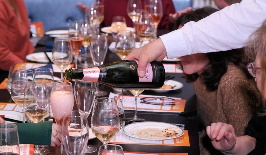 326 millions de bouteilles de champagne expédiées en 2022, un chiffre en  hausse - France Bleu
