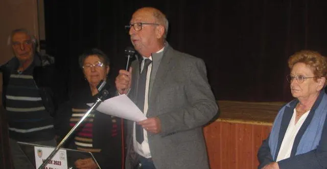 photo  le maire, entouré de ses adjoints, a présenté ses vœux à la population.  &copy;  ouest-france 