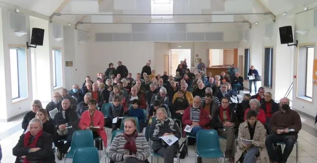 photo  les personnes présentes du maire de trangé samedi 14 janvier 2023 ont pu réagir à la suite de la présentation du projet.  &copy;  le maine libre 