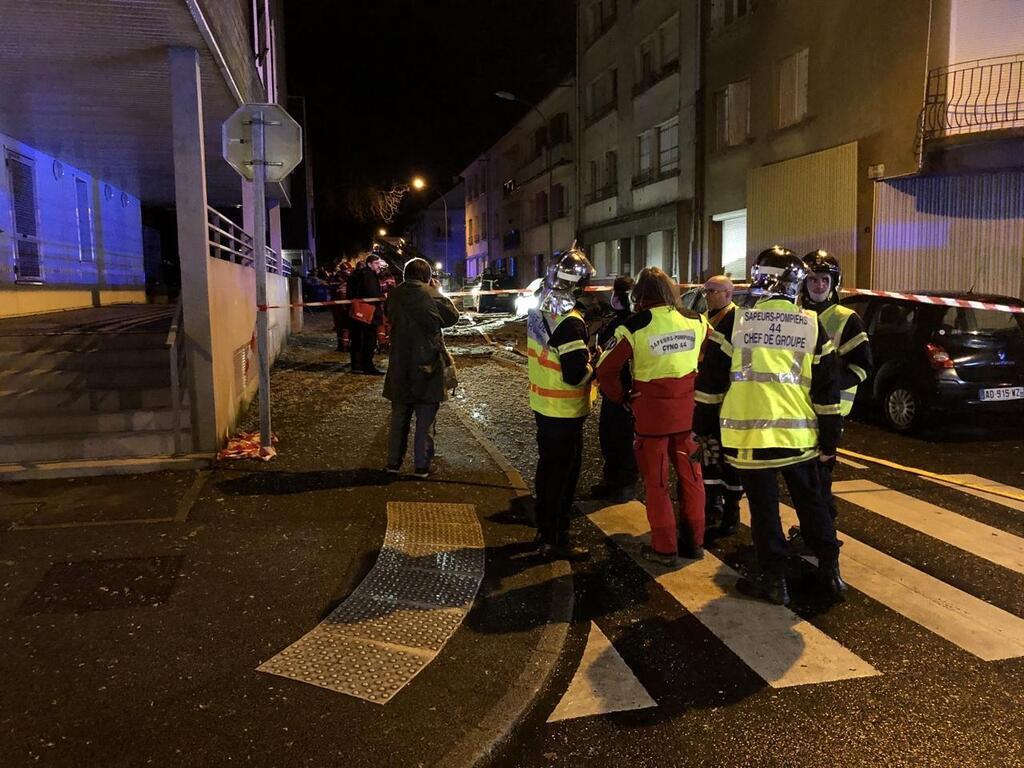 VidÉo Le Toit Dun Immeuble Soufflé Par Une Explosion à Saint Nazaire