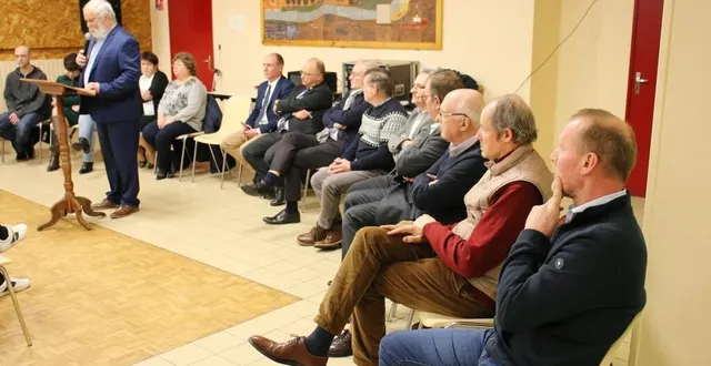 photo  andré trottet, maire de villeneuve-en-perseigne, a présenté ses vœux, accompagné de l’équipe municipale, de frédéric beauchef, vice-président du conseil départemental, emmanuel aubry, préfet, olivier compain, sous-préfet de l’arrondissement.  &copy;  ouest-france 