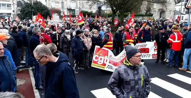 photo  le cortège sabolien est parti peu après 10h30  &copy;  photo le maine libre 