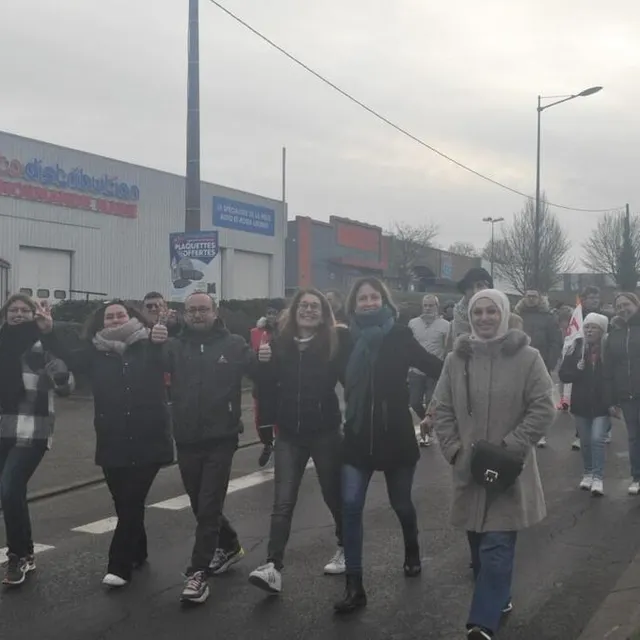photo manifestation ce jeudi matin à sablé-sur-sarthe contre la réforme des retraites.  ©  photo le maine libre