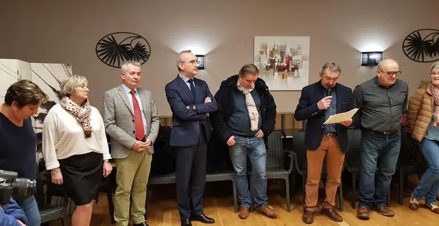 photo  le maire de briosne, laurent bothereau, et les élus, réunis à l’occasion de la cérémonie des vœux.  &copy;  le maine libre 