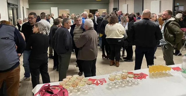 photo  pour la population, les vœux du maire, c’est aussi l’occasion de se retrouver et d’échanger.  &copy;  ouest-france 
