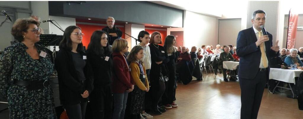 Montaigu Vendée Des Jeunes Servent Le Goûter Pour 220 Aînés Les Sables D