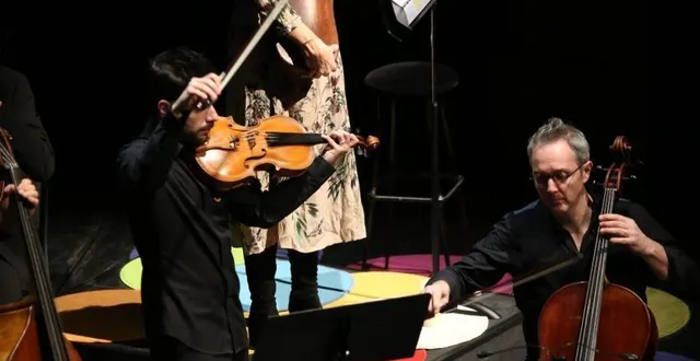 photo  élodie fondacci raconte des histoires sur des compositions classiques ou, comme samedi 28 janvier, sur des musiques traditionnelles.  &copy;  crédit : mylène haas/orchestre victor-hugo 