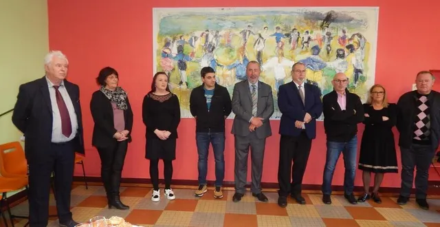 photo  le maire yves le bouffant et son équipe ont dévoilé les projets pour 2023.  &copy;  le maine libre 