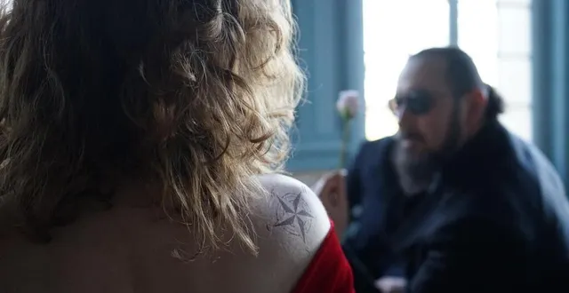 photo  pour ce nouvel événement d’hiver, l’équipe du parc rustik sort de l’univers médiéval et propose un huis clos au sein d’une famille de mafieux, intitulé « la rose noire ».  &copy;  rustik 