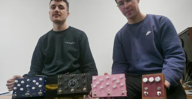 photo  baptiste esseul et denis gaborit, tous deux 26 ans, créent des pédales qui élargissent les possibilités du son. en deux ans, ils ont séduit des musiciens professionnels dans le monde.  &copy;  ouest-france 