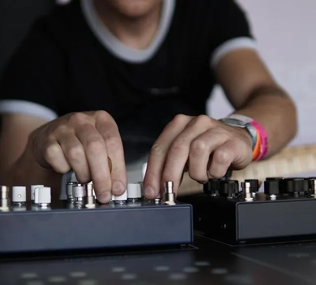 photo les pédales collision devices, entièrement made in angers, se vendent dans 130 magasins, dans toute l’europe, jusqu’au japon, aux états-unis et au canada.  ©  ouest-france