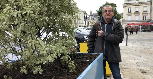photo  la nature, la plante, la faune : c’est toute la vie de patrice touchard, l’homme qui a permis à la commune de louailles d’obtenir deux fleurs au concours régional de fleurissement.  &copy;  ouest-france 