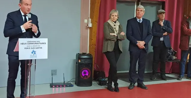 photo  de gauche à droite : emmanuel franco, président de la communauté de communes val de sarthe ; véronique ortet, sous-préfète ; jean-pierre vogel, sénateur et dominique dhumeaux, maire de fercé.  &copy;  ouest-france 