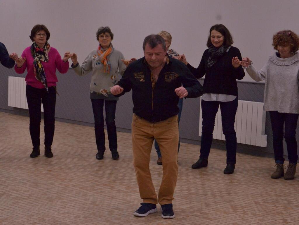 Lannilis. Les Cours De Danse Bretonne Se Portent Bien - Quimper.maville.com