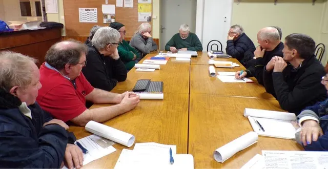 photo  les présidents du secteur 30, réunis jeudi soir à thorée-les-pins pour la présentation du calendrier 2023.  &copy;  le maine libre 