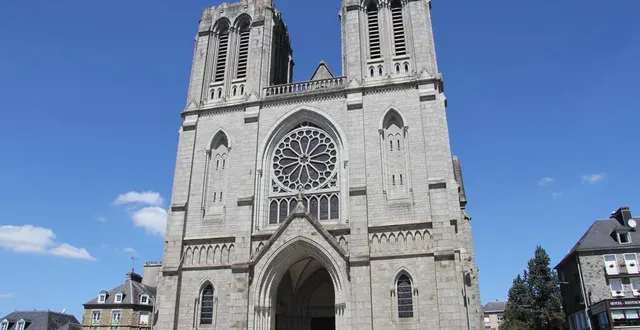 photo  à flers, l’église saint-germain, surnommée « la petite notre-dame ».  &copy;  archives ouest-france 