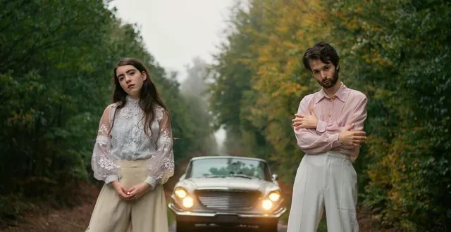 photo  loïcia desbouillons et max lambert se sont rencontrés au lycée jean-monnet, ils forment aujourd’hui le groupe the songwriters.  &copy;  @suzanne patchke 
