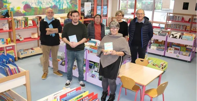 photo  nicolas morin, le responsable de la médiathèque, a reçu, samedi 7 janvier, une douzaine des participants au troisième prix des lecteurs.  &copy;  ouest-france 