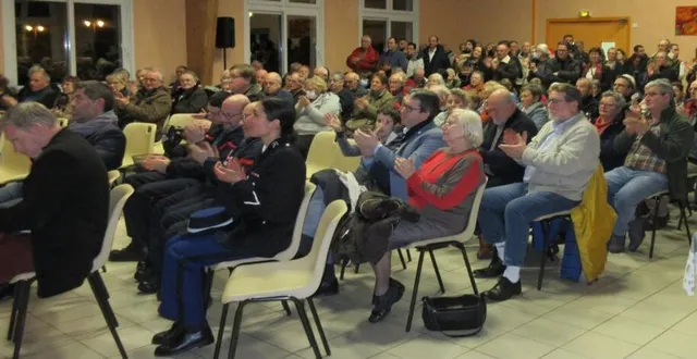 photo  la salle des fêtes a fait le plein pour les vœux du maire.  &copy;  ouest-france 