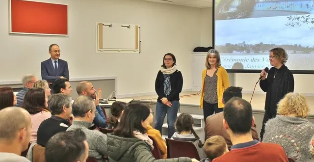 photo  audrey tiffouin, mireille lacourbe, et jennifer brichet, agentes pour la commune, ont été présentées lors des vœux 2023, présidés par le maire claude davy (à gauche), à notre-dame-du-pé, samedi 14 janvier. il en a été de même pour le conseil municipal élu en 2020.  &copy;  ouest-france 