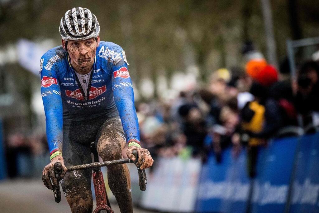 Cyclocross. Mathieu van der Poel préparera les Mondiaux à Besançon