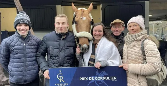 photo  associée à la jument « édition gema », gaëlle godard, au centre, a disputé son premier prix de cornulier, véritable championnat du monde du trot monté, dimanche 22 janvier, sur l’hippodrome de paris-vincennes. elle savoure sa septième place en famille avec son frère, nicolas, à gauche, son compagnon et ses parents.  &copy;  dr 