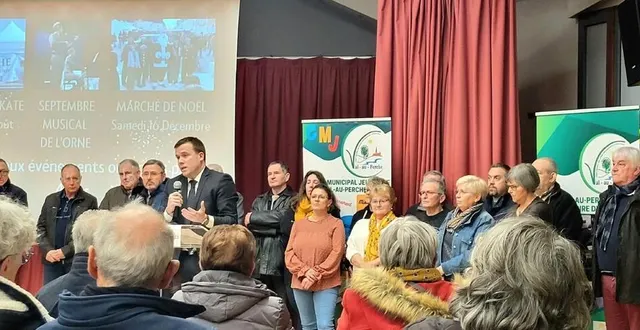 photo  la salle polyvalente jean-baudoux était bien pleine, remplie d’une centaine de personnes, pour les vœux de l’équipe municipale de val-au-perche, vendredi 20 janvier 2023.  &copy;  ouest-france 