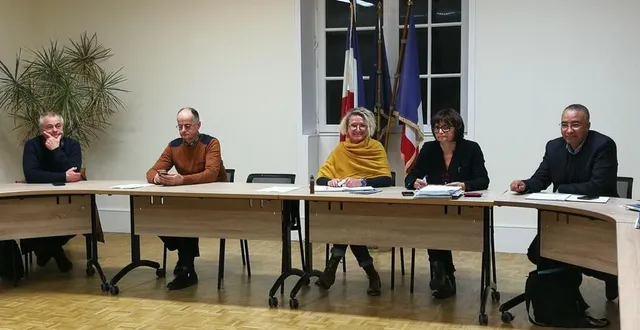 photo  de gauche à droite : alain bethoule, louis wintenberger, anita paillot, fabienne ermeneux, zakari el mostafa.  &copy;  ouest-france 