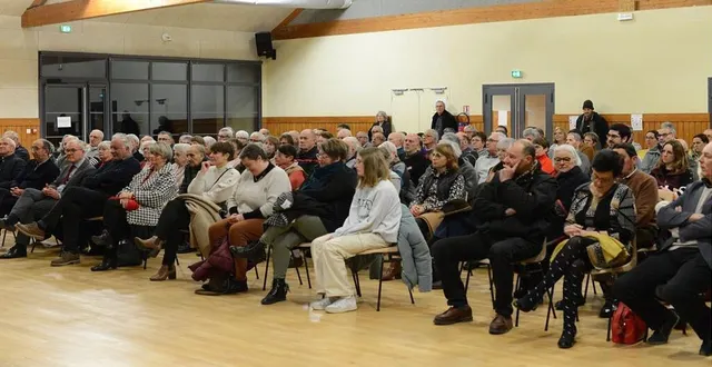 photo  environ 150 personnes étaient présentes à la salle polyvalente pour les vœux des représentants de la municipalité.  &copy;  le maine libre 
